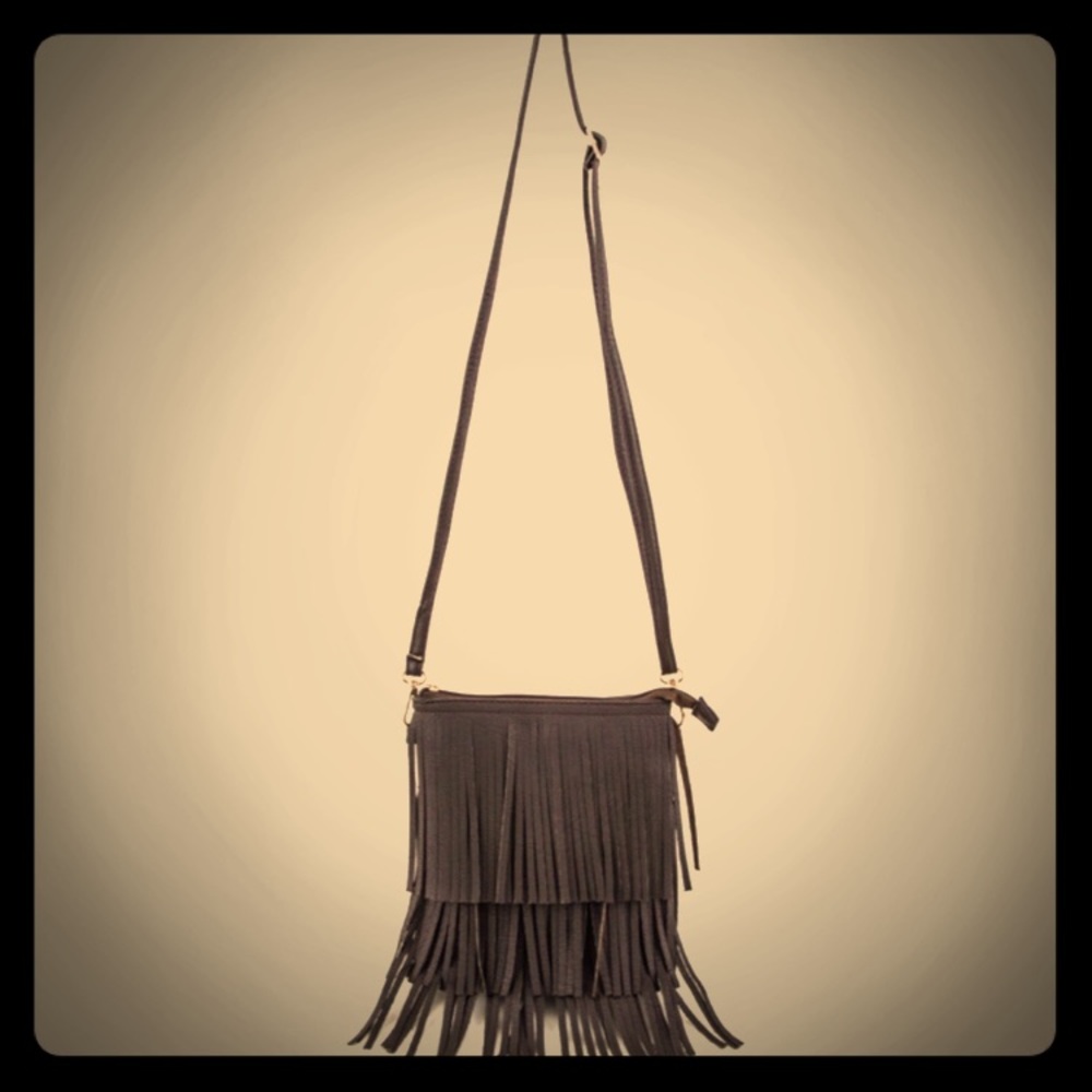 ❄️Price drop ⬇️❄️Gray fringe suede crossbody bag